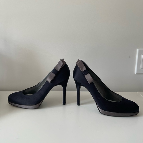 Stuart Weitzman Silk Bow Stiletto Heels - Picture 6 of 10